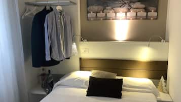 Habitación económica (French bed) | 2 habitaciones, ropa de cama de alta calidad y minibar
