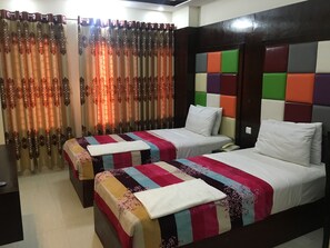 Roupas de cama premium, escrivaninha, ferros/tábuas de passar roupa