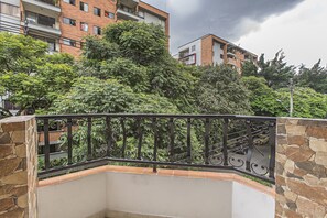 Apartamento familiar, 2 habitaciones | 1 dormitorio, tabla de planchar con plancha, wifi gratis y ropa de cama