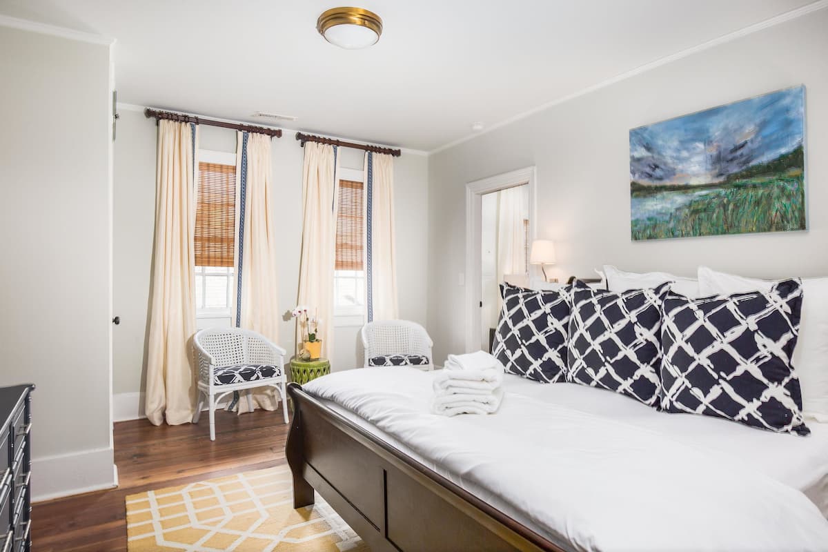Iron/ironing board, free WiFi, bed sheets