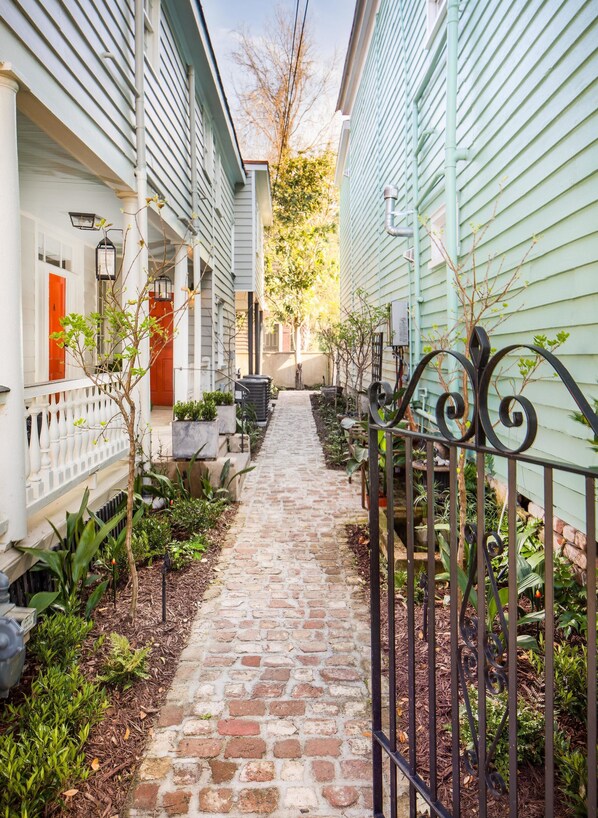 Apartment (71A) | Property grounds - 71 Spring Street (Charleston)