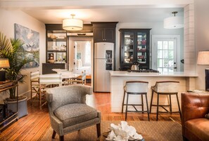 3 habitaciones, tabla de planchar con plancha y wifi gratis 