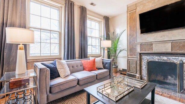 Apartamento, 2 habitaciones | Zona de estar | Una televisión de pantalla plana, una chimenea