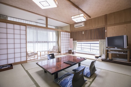 Japanese Style Room, Hatsushima | Bed sheets. Atami Kinomiyanoyu Shogetsu