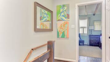 1 kamar tidur, meja kerja, setrika/meja setrika, dan Wi-Fi gratis