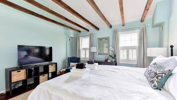 1 kamar tidur, meja kerja, setrika/meja setrika, dan Wi-Fi gratis