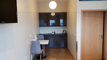 Full-size fridge, microwave, stovetop, coffee/tea maker