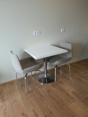Dining - Díma Studio Apartments (Höfn)