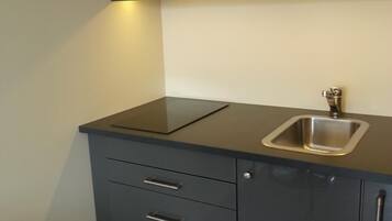 Full-sized fridge, microwave, stovetop, coffee/tea maker