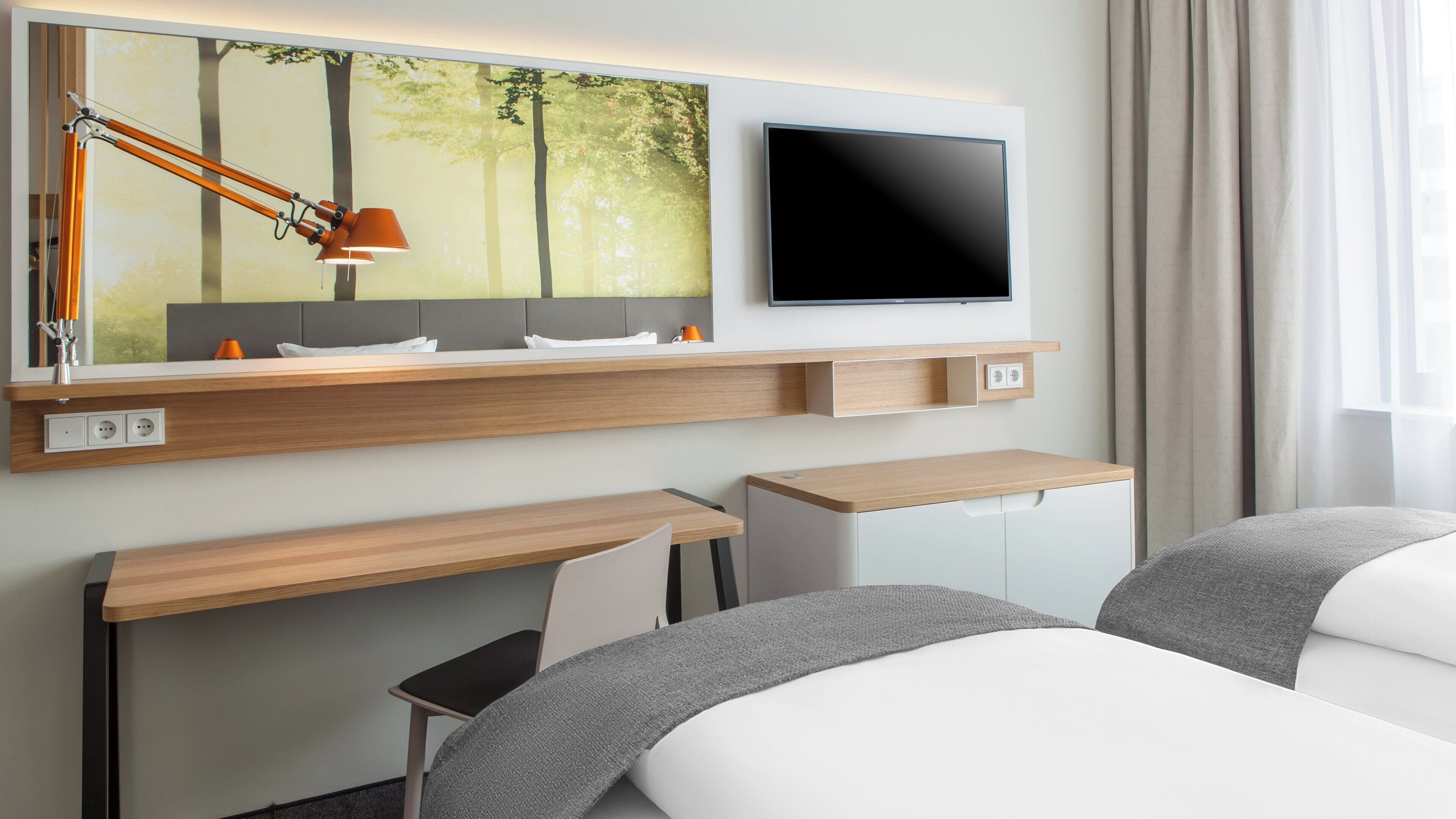 Hypo-allergenic bedding available, in-room safe, desk, laptop workspace