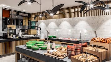 Tägliches Frühstücksbuffet (24.00 EUR pro Person)