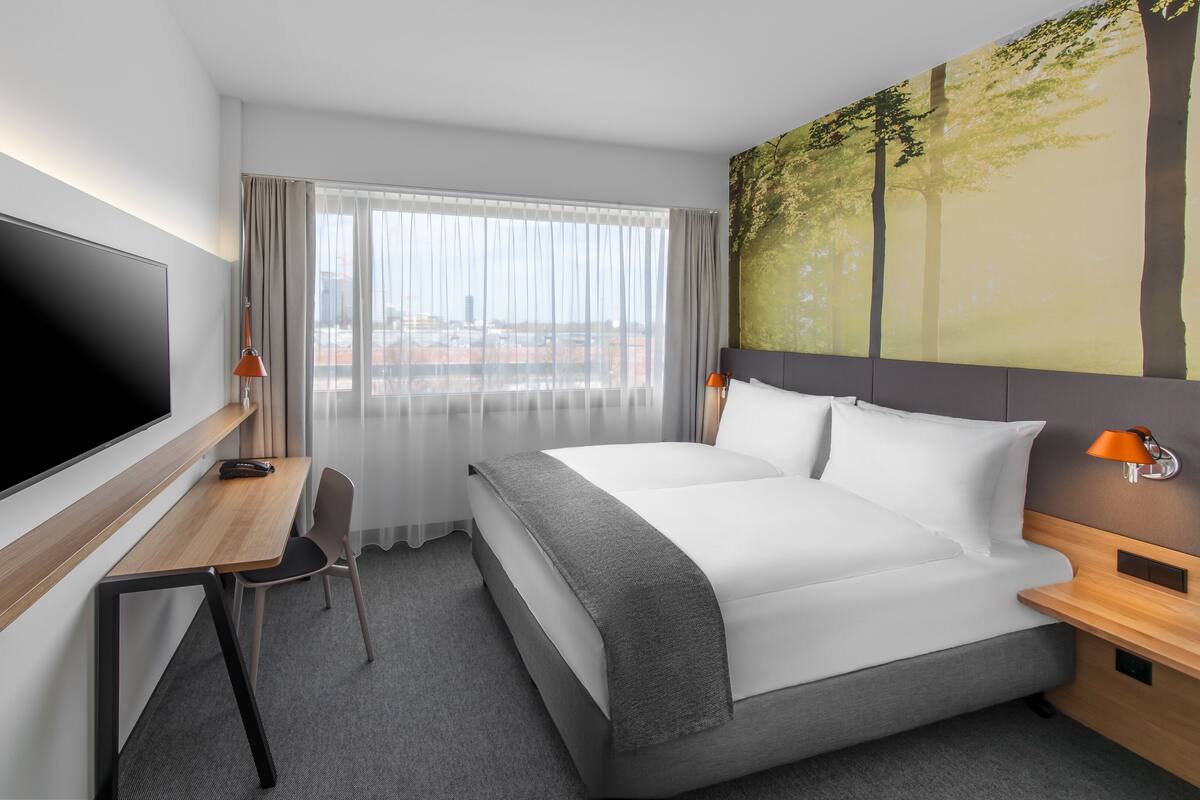Hypo-allergenic bedding available, in-room safe, desk, laptop workspace