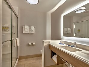 Designer toiletries, hair dryer, towels - Holiday Inn Express & Suites Salem North - Keizer by IHG (Keizer)