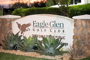 A sign for Eagle Glen Golf Club stating it is open daily to the public.