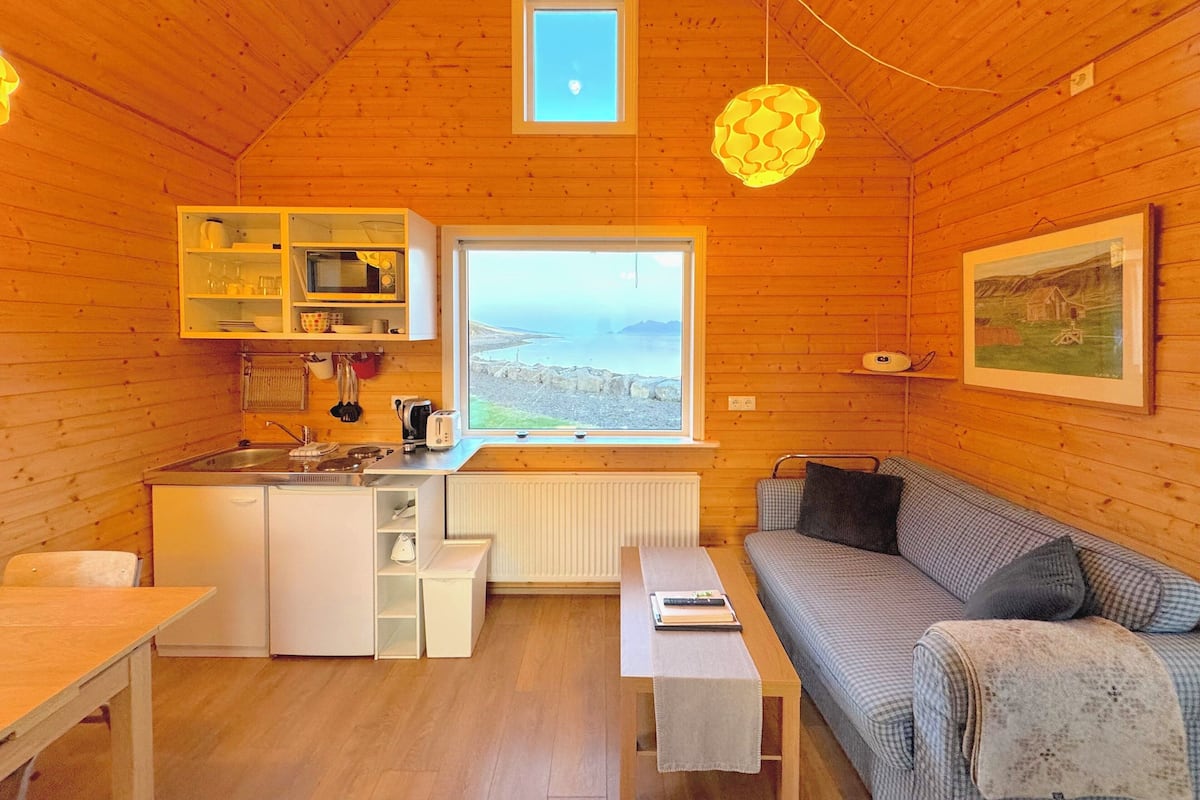 Cottage | Living room | Flat-screen TV