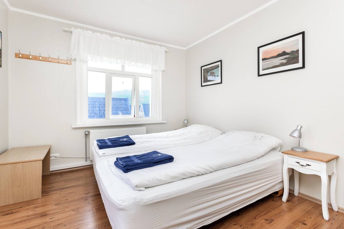 twin room, shared bathroom | 1 bedroom, premium bedding, blackout curtains, iron/ironing board