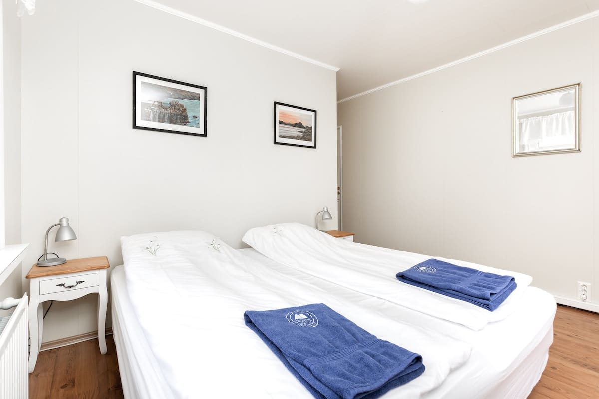 Twin Room, Shared Bathroom