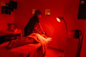Manicures and pedicures - Peace Media Hotels (Abuja)
