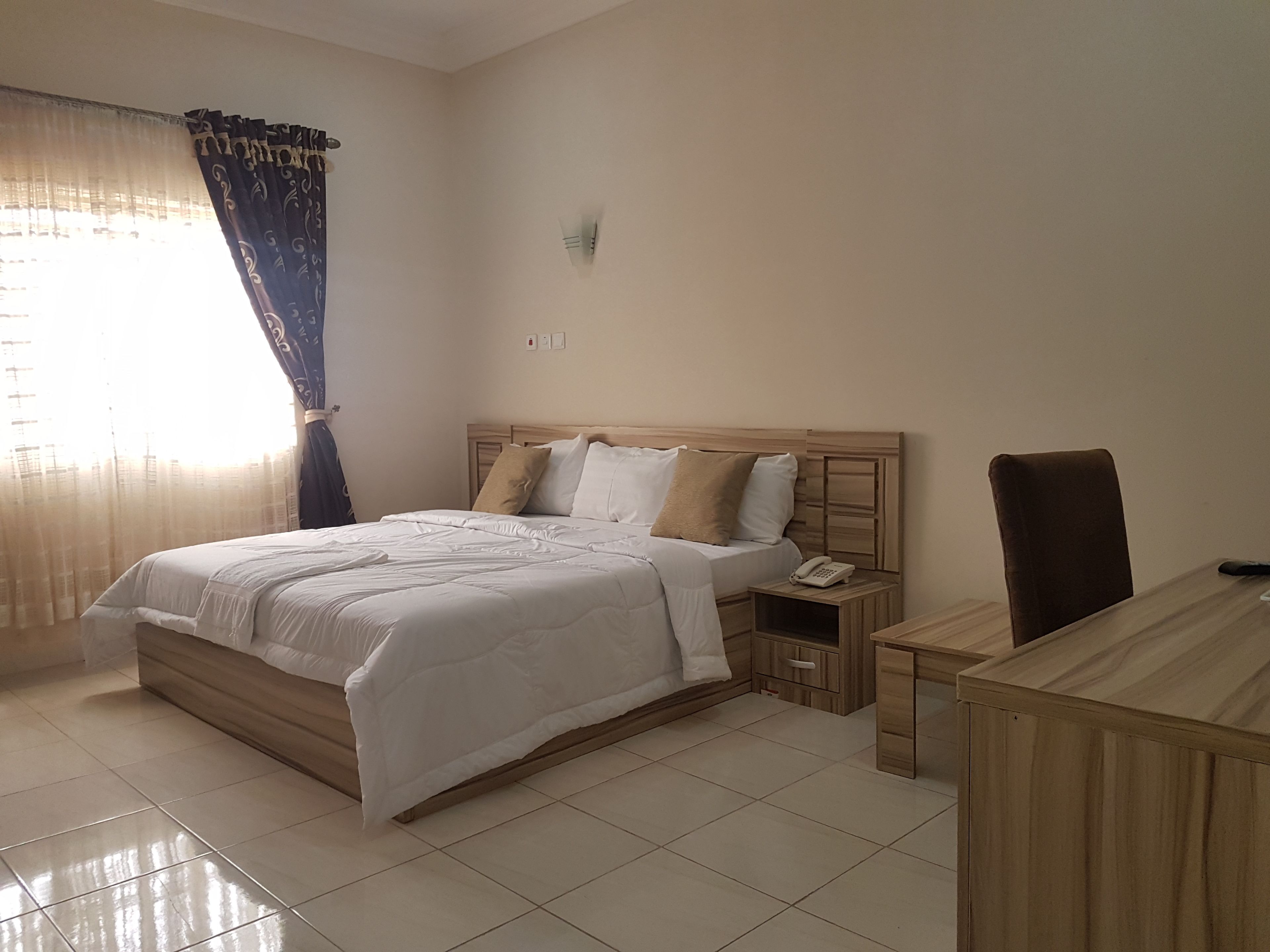standard room | in-room safe, desk, iron/ironing board, free wifi