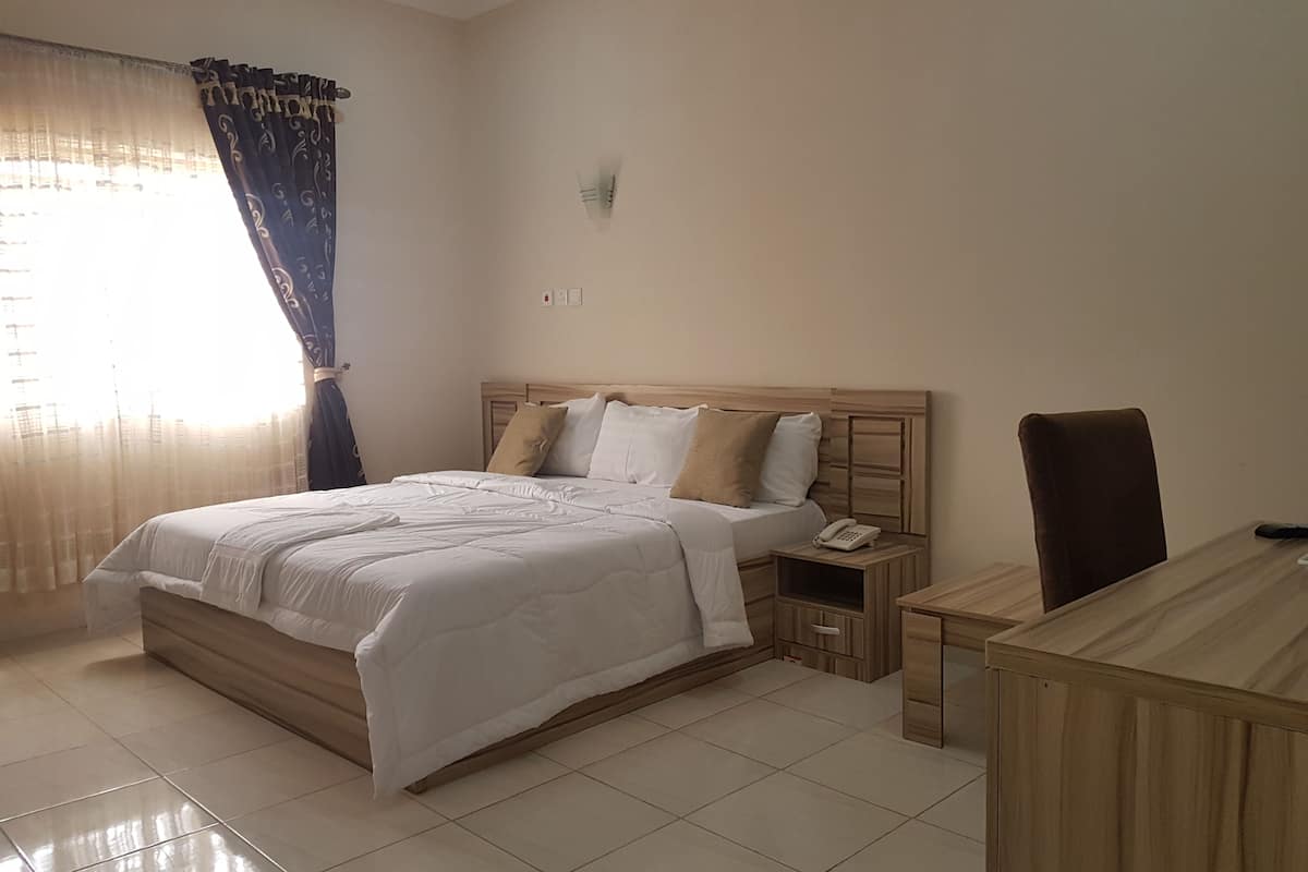 standard room | in-room safe, desk, iron/ironing board, free wifi