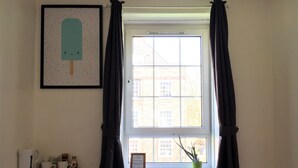 Comfort Apartment, 4 Bedrooms, City View, Courtyard Area - Beechwood House (London)