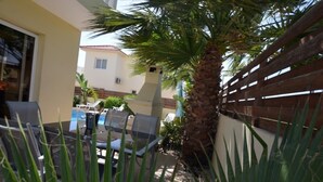 Outdoor dining - Villa Favor (Ayia Napa)