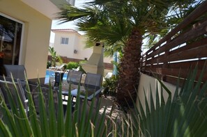 Outdoor dining - Villa Favor (Ayia Napa)
