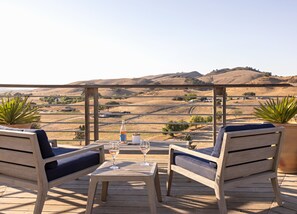 Terrace/patio - Skyview Hotel - 21 & Over Pool (Los Alamos)