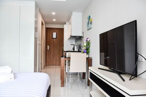 Studio with Pool View | สิ่งอำนวยความสะดวกในห้องพัก