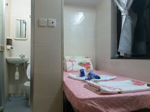 Deluxe Double Room - New Yan Yan Guest House (Kowloon)