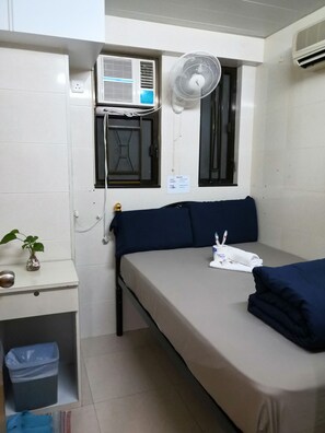 Deluxe Double Room | Desk, soundproofing, iron/ironing board, free WiFi - New Yan Yan Guest House (Kowloon)