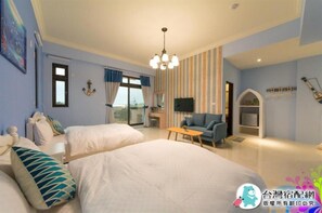 1 Schlafzimmer, hochwertige Bettwaren, Schreibtisch