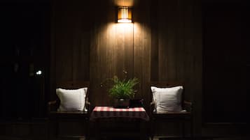 住宿正面 (夜晚)