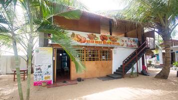 Budget Double Room, Lagoon View (Private Bathroom) | Reception hall