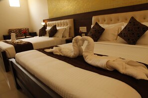 1 bedroom, premium bedding, minibar, in-room safe