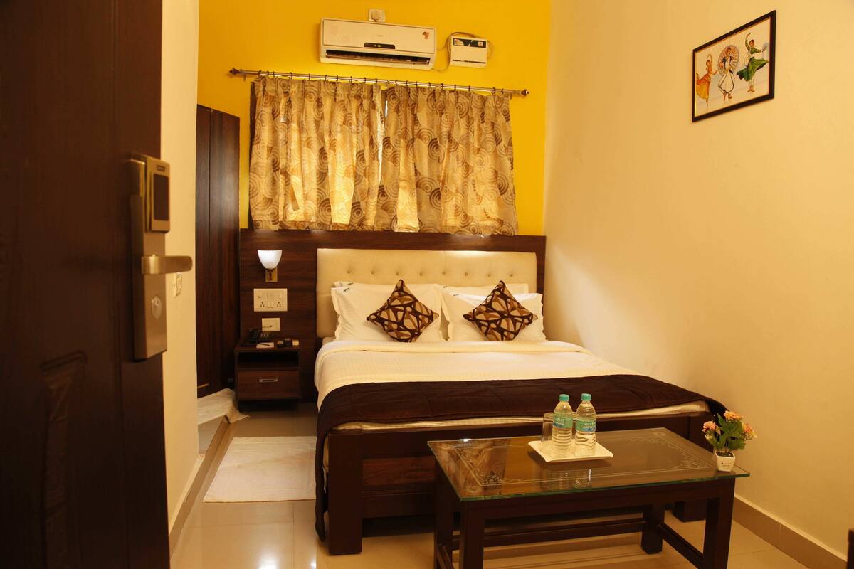 1 bedroom, premium bedding, minibar, in-room safe