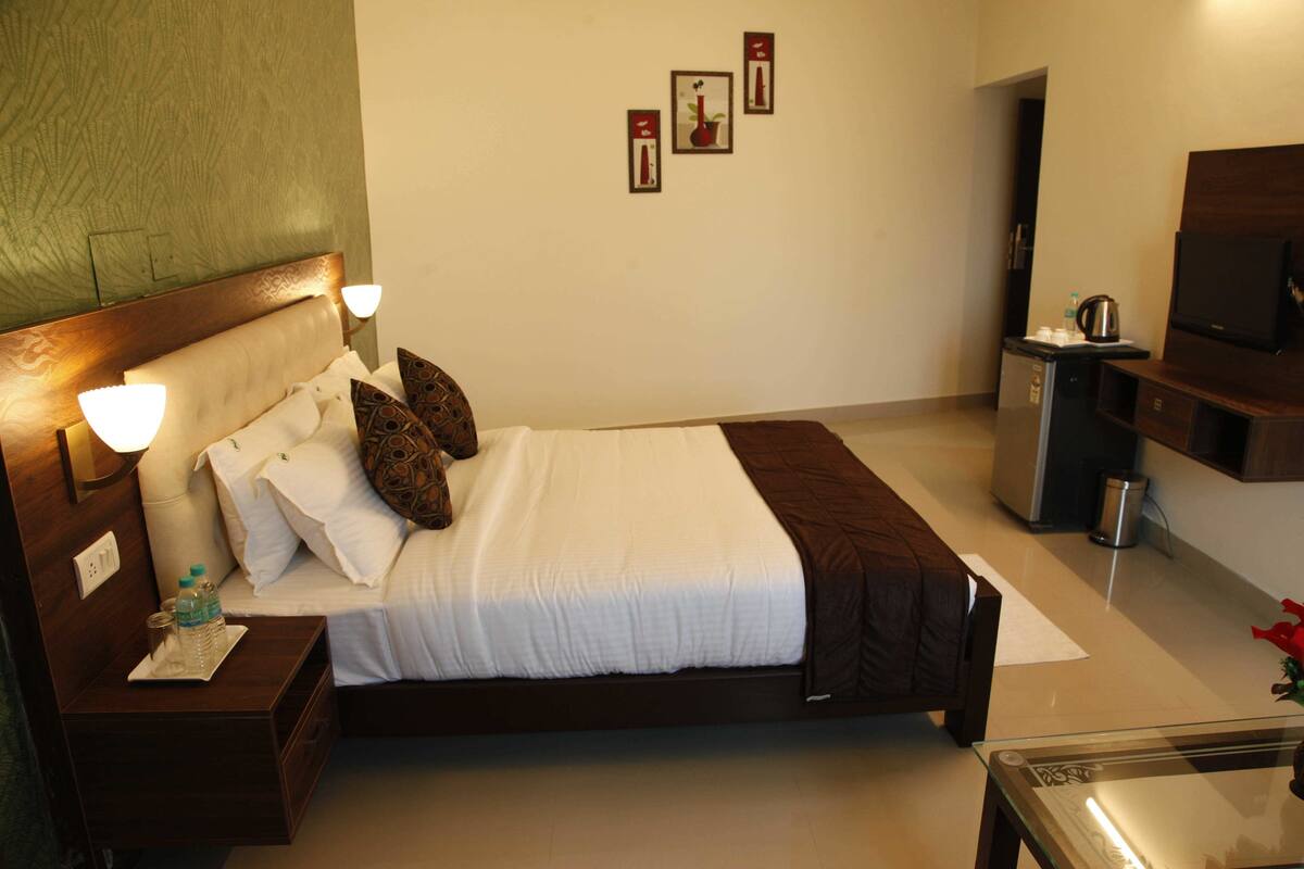 1 bedroom, premium bedding, minibar, in-room safe