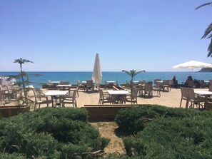 On the beach, beach shuttle - Arsi Enfi City Beach Hotel (Alanya)