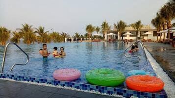 4 udendørs pools