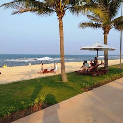 Private beach, sun-loungers, beach volleyball