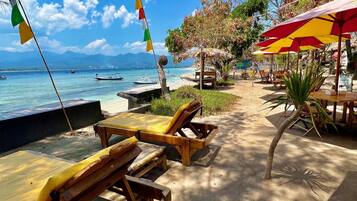 Breakfast, lunch and dinner served