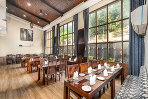 Restaurant - The Chinar Resort & Spa, Pahalgam (Anantnag)