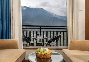Premium bedding, minibar, in-room safe, desk - The Chinar Resort & Spa, Pahalgam (Anantnag)