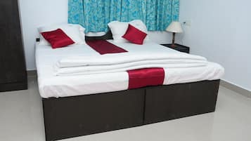 1 bedroom, desk, laptop workspace, soundproofing