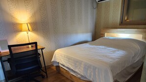 Studio Suite Deluks, 1 Tempat Tidur Queen | 2 kamar tidur, meja kerja, dan ruang kerja ramah laptop