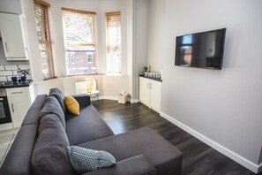 Standard Apartment, 1 Double Bed with Sofa bed | Living area | Flat-screen TV - Glandore Lodge (Belfast)