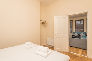 1 bedroom, iron/ironing board, free wired Internet - Glandore Lodge (Belfast)