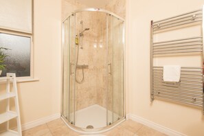 Standard-Apartment, 2 Schlafzimmer | Badezimmer