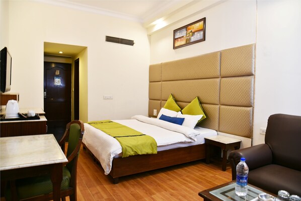 Luxury-Zimmer | Hochwertige Bettwaren, Minibar, Zimmersafe, Schreibtisch