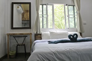 2-Bedroom House  | 2 bedrooms, desk, free WiFi